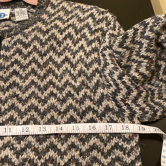 Paul Harris Design Button Down Sweater, Medium - Picture 4 of 6